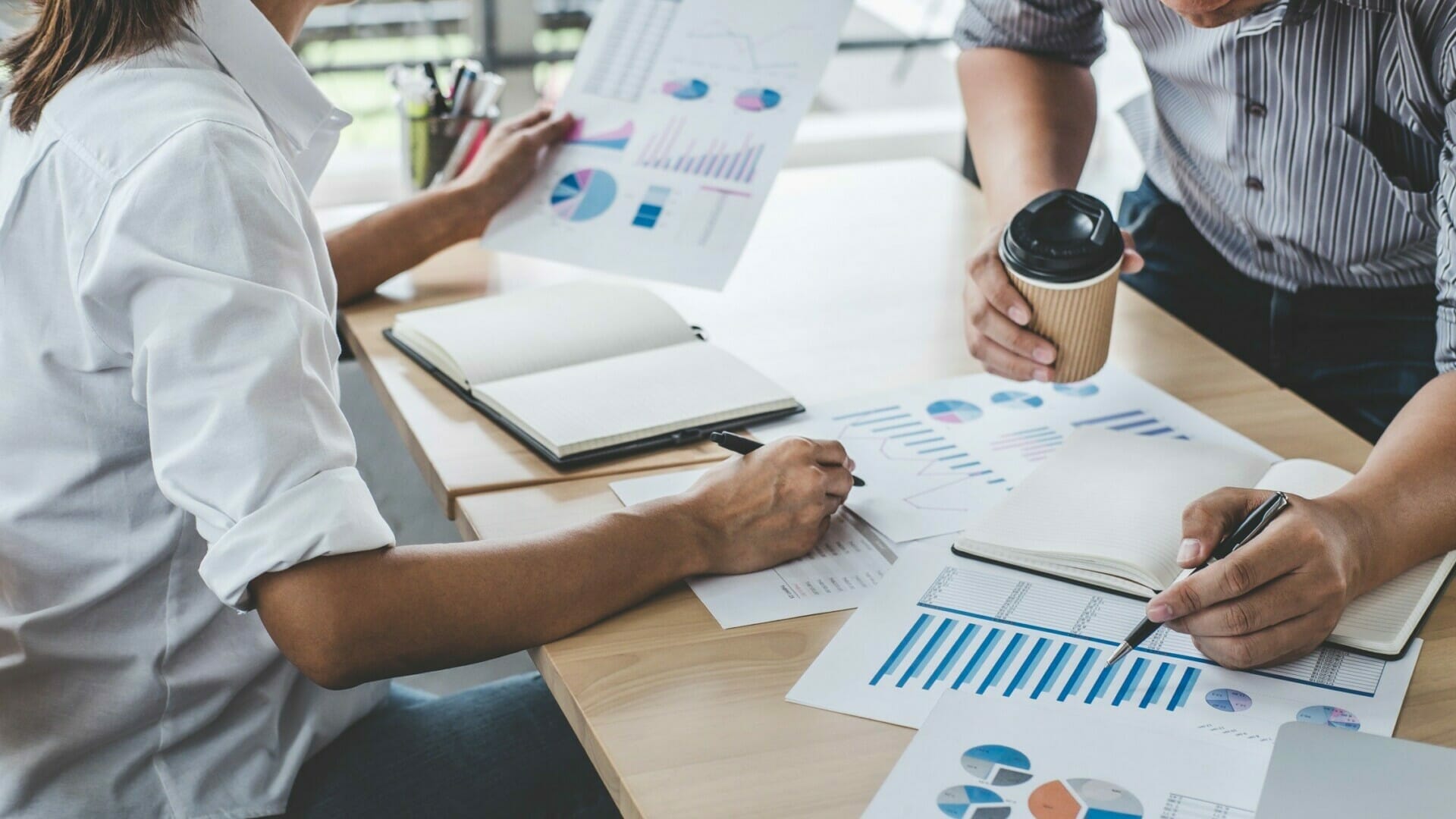business-colleagues-meeting-to-conference-professional-investor-working-a-new-marketing-business